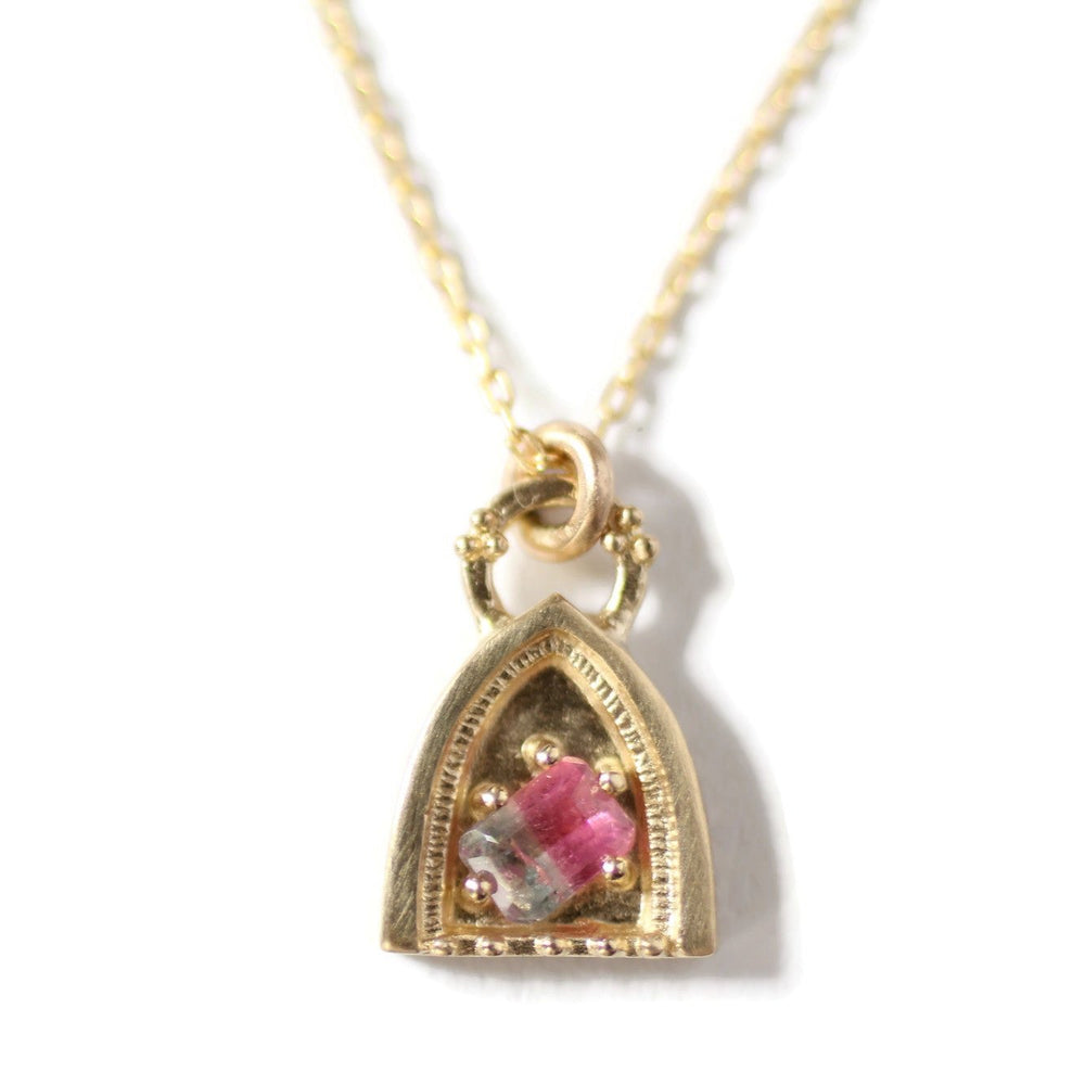 Chapel with Pinkish-purple Spinel -N181YG-G